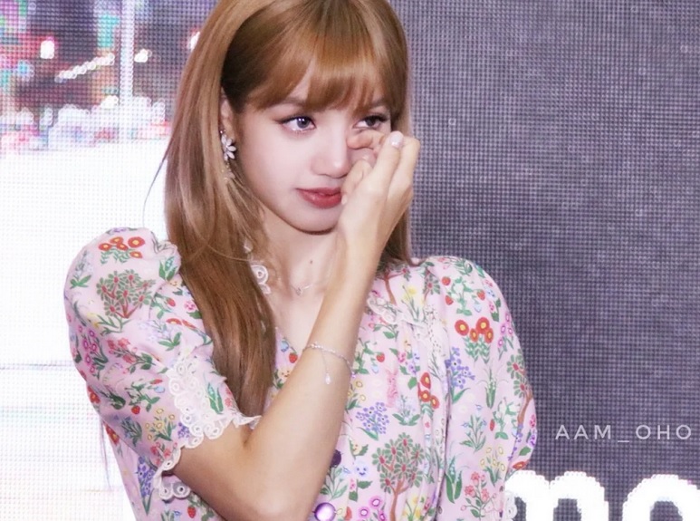 Idol, idol kpop, Lisa, lisa blackpink, kang daniel, twice, jihyo twice, idol không được nghỉ, fan cuồng, idol ăn kiêng, chế độ ăn khắc nghiệt của idol, idol ngất xỉu