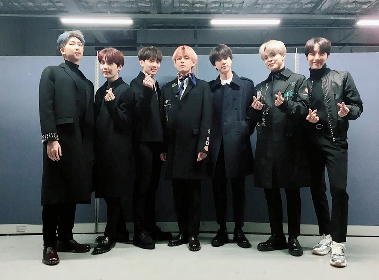 BTS, J-Hope BTS, J-Hope ăn mặc, thời trang của J-Hope, J-Hope nổi bật bên BTS, J-Hope trong MV ON, Jungkook BTS, Jin BTS, V BTS, RM BTS, Suga BTS