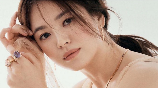 Song Hye Kyo đẹp lộng lẫy, trải lòng về thời điểm khó khăn trong đời