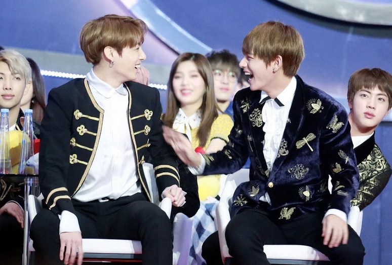 BTS, V, V BTS, Jungkook, Jungkook BTS, V Jungkook kết hợp, V Jungkook BTS kết hợp, V Jungkook ăn ý, V BTS clip, V Jungkook BTS video, V Jungkook BTS sinh đôi, video V BTS