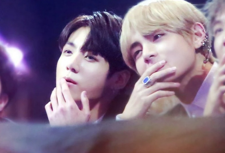 BTS, V, V BTS, Jungkook, Jungkook BTS, V Jungkook kết hợp, V Jungkook BTS kết hợp, V Jungkook ăn ý, V BTS clip, V Jungkook BTS video, V Jungkook BTS sinh đôi, video V BTS