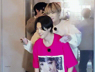 BTS, Suga, Suga BTS, Jimin, Jimin BTS, Suga Jimin, Jimin Suga, Suga Jimin BTS, Jimin Suga BTS, Jimin Suga tương tác, Suga Jimin troll, khoảnh khắc hay BTS