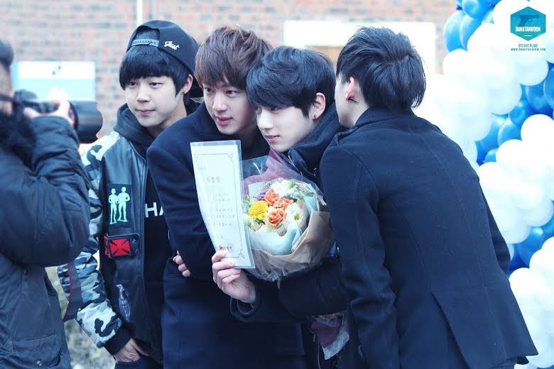 BTS, Jungkook, Jungkook BTS, BTS Jungkook, Suga, Suga BTS, Jin, Jin BTS, Jimin, Jimin BTS, Jungkook ảnh đẹp, Jungkook tốt nghiệp, Jungkook trai đẹp, BTS em út