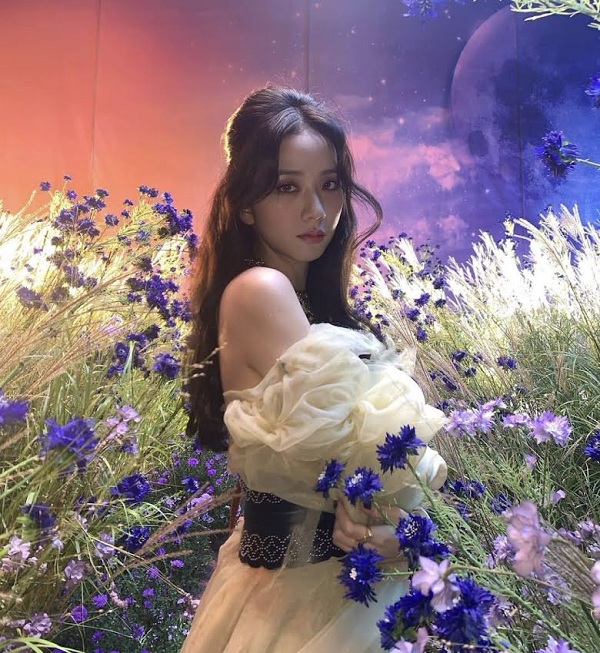 Blackpink, Jisoo, Jisoo Blackpink, Blackpink Jisoo, corset Jisoo, Jisoo mặc corset, Jisoo gợi cảm, chị cả Blackpink, Rose, Lisa, Jennie, Rose Blackpink, Lisa Blackpink