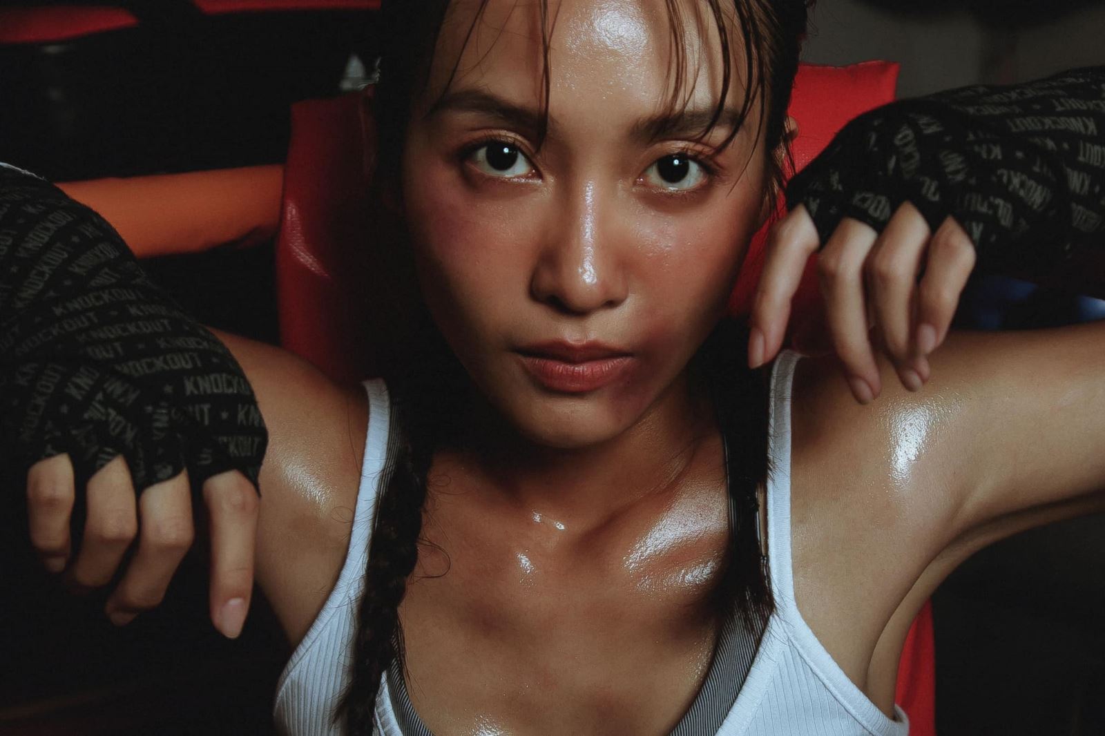 Khả Ngân, nữ diễn viên, hot girl boxing, hot boxing girl, Vbiz, boxing, Hậu duệ mặt trời, Nàng tiên có 5 nhà, 11 tháng 5 ngày, Khả Ngân tập boxing, Khả Ngân boxing