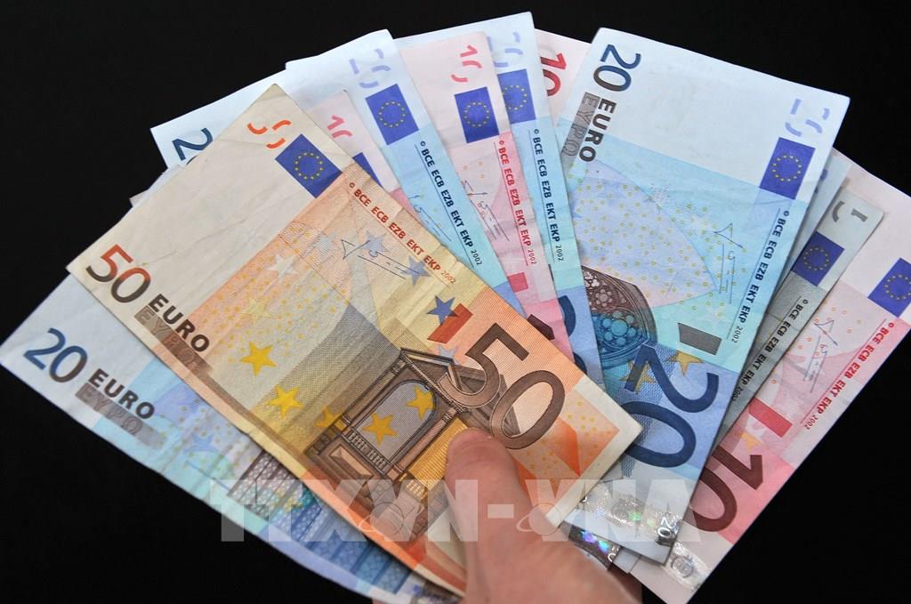 Đồng euro mất giá so với USD. Đồng euro. USD. Đồng euro trượt giá