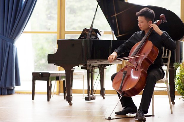 Nghệ sỹ cello Phan Đỗ Phúc. Phan Đỗ Phúc. Nghệ sỹ cello. Cello