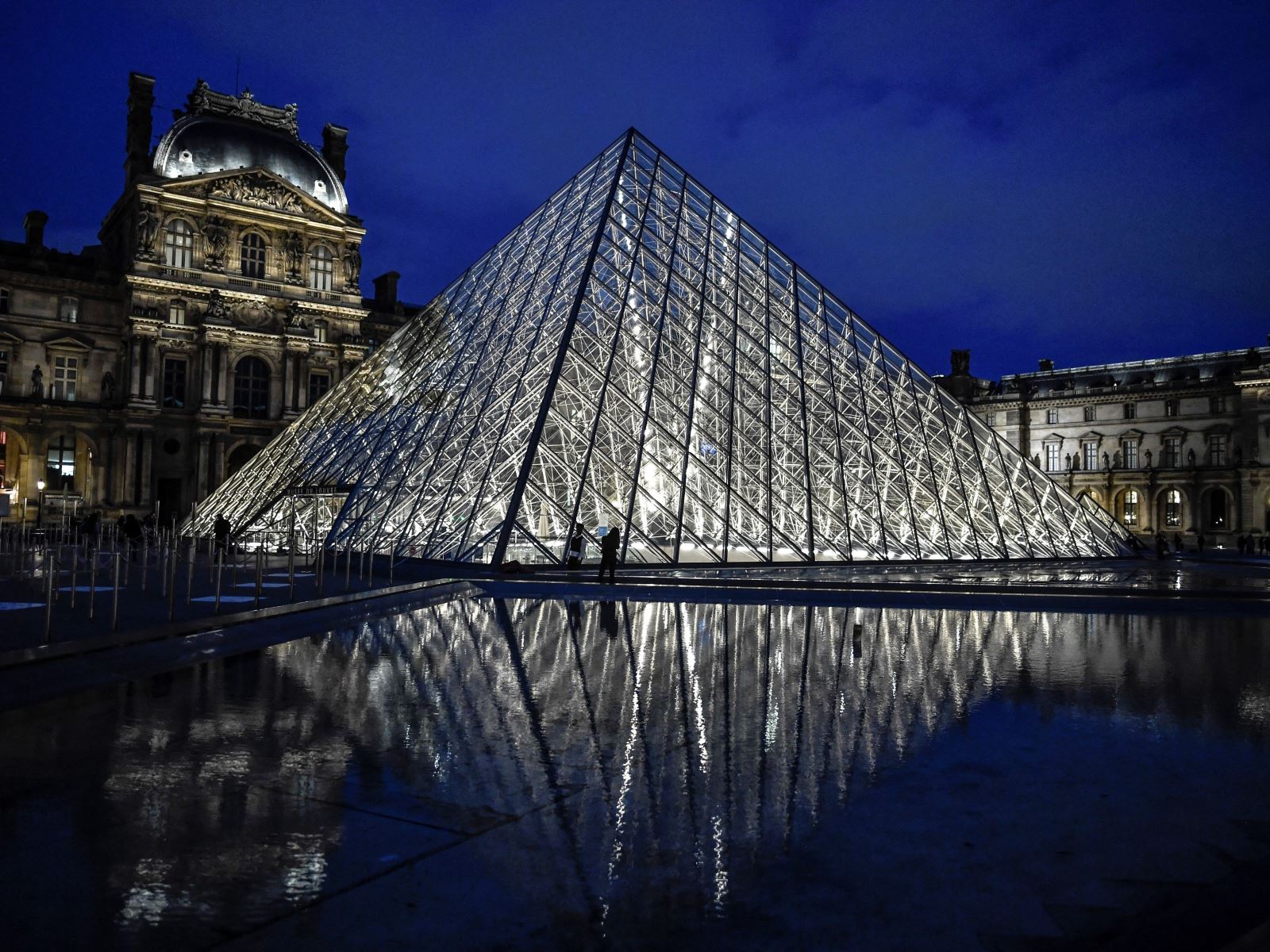  Paris. Tháp Eiffel. Cung điện Versailles. Bảo tàng Louvre. Bảo tàng Orsay