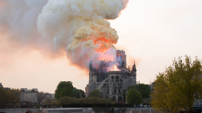 CẬP NHẬT vụ cháy Nhà thờ Đức Bà Paris: Đã kiểm soát được đám cháy. Sơ bộ thiệt hại, nguyên nhân