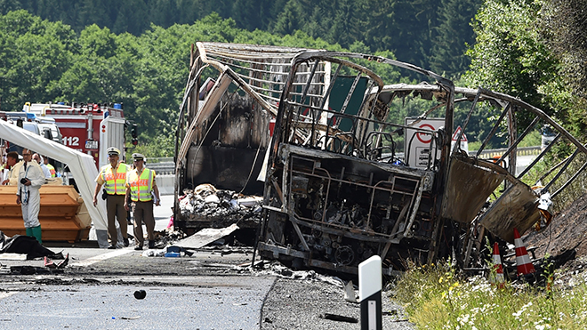 Tai nạn xe buýt nghiêm trọng tại Đức: 18 người có thể đã chết