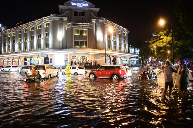 Siêu bão Mangkhut - Bão số 6: Hà Nội có mưa to và dông, lũ sông Hồng dâng cao