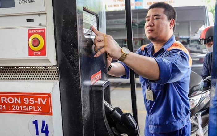 Giá xăng dầu hôm nay: Cập nhật mức điều chỉnh mới nhất