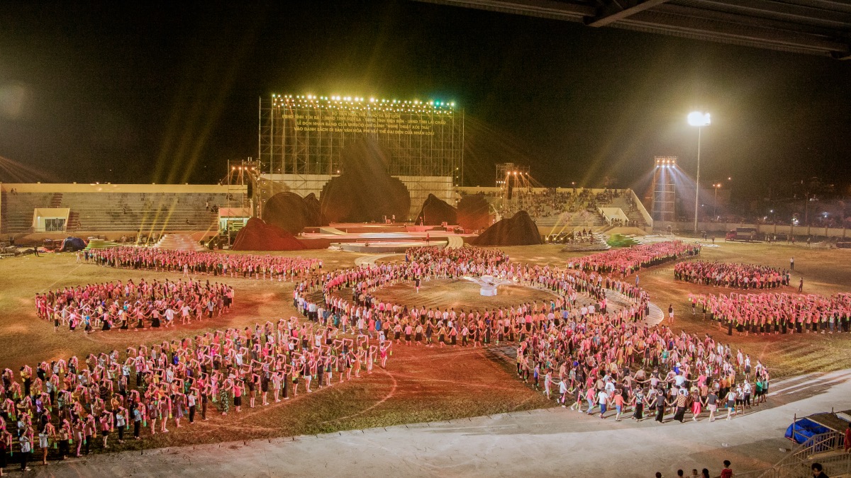 Hơn 3000 diễn viên, người dân tập luyện cho Lễ vinh danh Di sản thế giới Xòe Thái