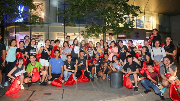 adidas Runners Saigon trao quà Giáng sinh sớm những hoàn cảnh kém may mắn