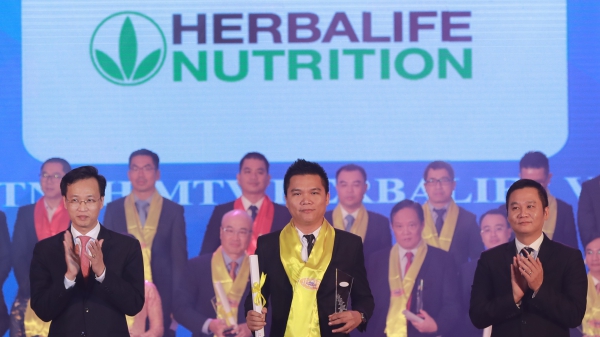 Herbalife tiếp tục được trao danh hiệu 'Thương hiệu thực phẩm bổ sung dinh dưỡng hàng đầu' tại Giải thưởng Rồng Vàng năm 2019
