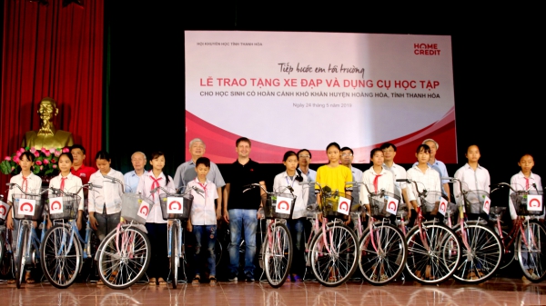 Home Credit tặng 75 xe đạp và 100 phần quà cho học sinh hiếu học tỉnh Thanh Hóa