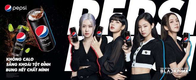 Với vị giác kẹo ngọt, Pepsi đã quyết định chọn BlackPink làm đại diện phát ngôn cho mình. Bộ ảnh chụp nhóm nhạc nổi tiếng này với những chiếc lon Pepsi sẽ làm bạn khao khát và muốn có được nó ngay lập tức.