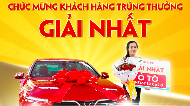 Trao thưởng khách hàng trúng giải xe ô tô Vinfast Lux A2.0 trong chương trình 'Bừng sắc hè cùng bia Hà Nội'