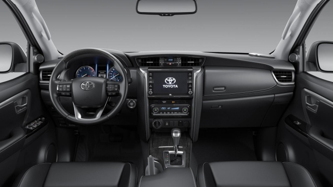 Toyota Fortuner 2022 nâng cấp tiện nghi, tăng giá bán