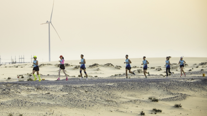 Coteccons Quảng Bình Marathon 2022: trải nghiệm chạy cực chất xuyên qua cánh đồng điện gió lớn nhất tại Việt Nam
