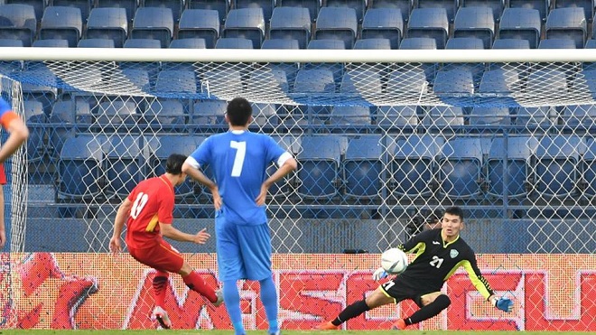 ĐIỂM NHẤN: U23 Việt Nam bỡ ngỡ với 3-4-3, không thể thiếu Quang Hải