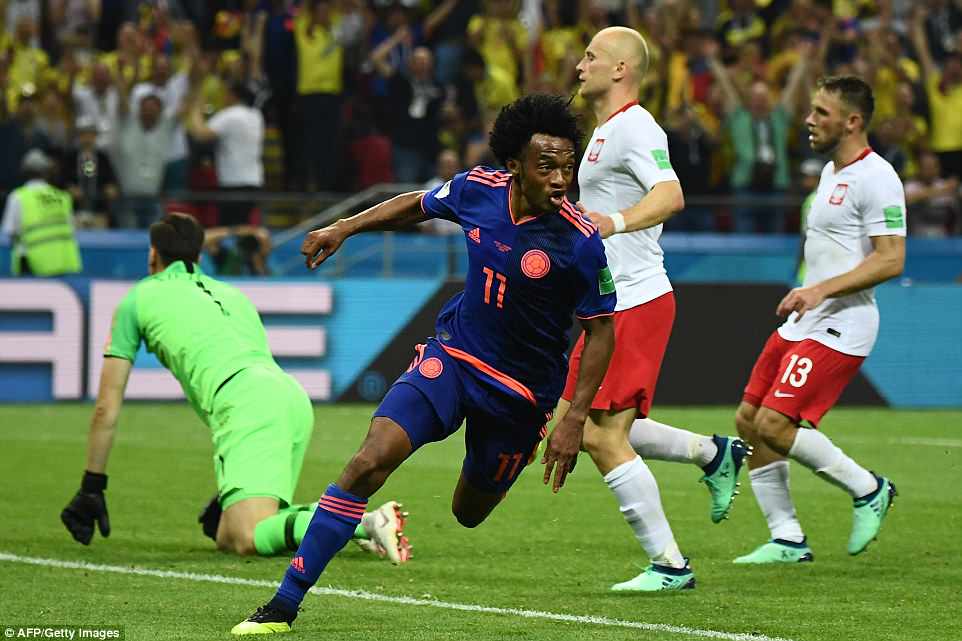 Video clip bàn thắng Ba Lan 0-3 Colombia: James Rodriguez rực sáng