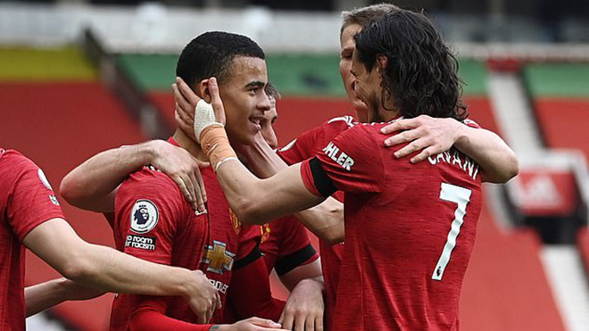 ĐIỂM NHẤN MU 3-1 Burnley: Greenwood tỏa sáng, Cavani ghi bàn, MU lại bám đuổi Man City