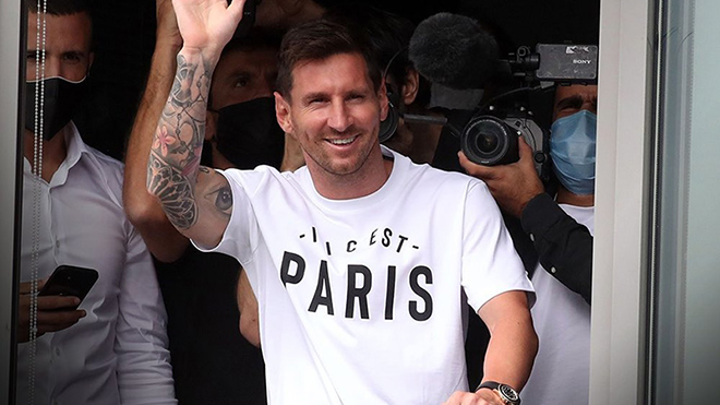 Messi đã có mặt ở Paris để ký hợp đồng với PSG 