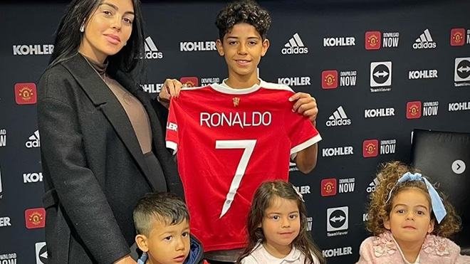 Cristiano Ronaldo: 'Con trai, con mãi là thiên thần của bố mẹ'
