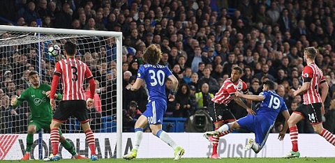 Diego Costa ghi bàn thắng thứ 50 tại Premier League