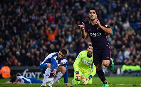 Luis Suarez ấn định tỷ số 3-0 cho Barcelona