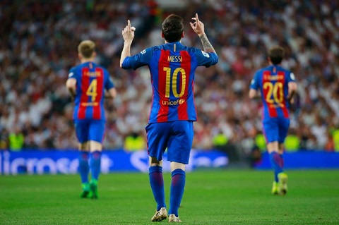 Bạn không nên bỏ qua khoảnh khắc ăn mừng của Messi trong lần thuộc về anh ta khi anh ta giành giải thưởng cao quý. Xem hình ảnh để cùng nhau chia sẻ niềm vui và cảm nhận sự háo hức của Messi.
