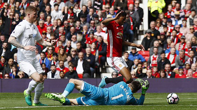 Rashford làm 'kịch sĩ' giúp Rooney mở tỷ số trước Swansea