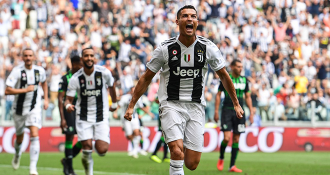 Critiano Ronaldo cực kỳ may mắn ở bàn thắng đầu tiên tại Serie A