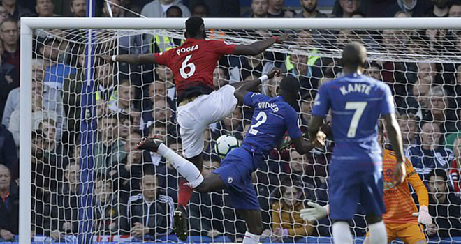 PHÂN TÍCH: Pogba bị chỉ trích thậm tệ khi M.U thủng lưới trước Chelsea