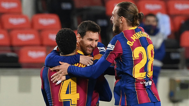 Bóng đá hôm nay 20/12: Messi cân bằng kỷ lục của Pele. Lewandowski giải cứu Bayern