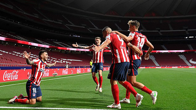 Atletico 2-1 Real Sociedad: Tiến gần hơn chức vô địch