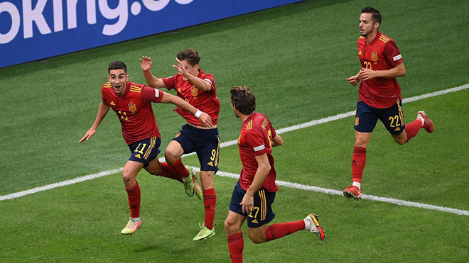 Ý 1-2 Tây Ban Nha: Torres tỏa sáng, Bonucci sai lầm, Tây Ban Nha vào chung kết Nations League