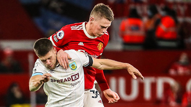 ĐIỂM NHẤN MU 3-1 Burnley: Ngày McTominay làm 'ông chủ'. Ronaldo ghi bàn nhưng vẫn kém duyên