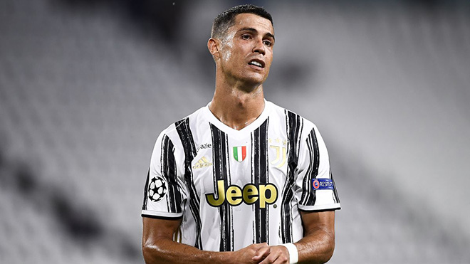 Juventus thua sốc Villarreal, Ronaldo bị réo tên