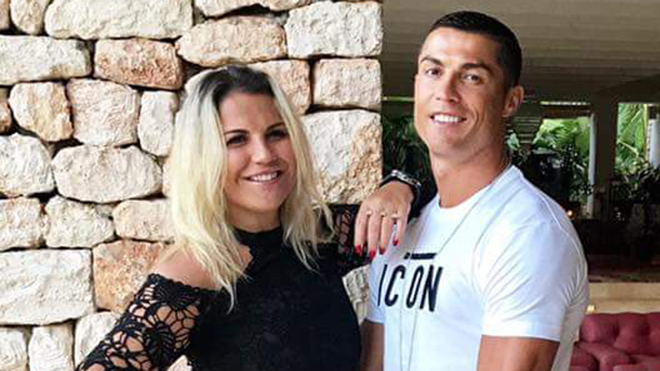 Chị gái Ronaldo trách CĐV của Bồ Đào Nha 'vô ơn'