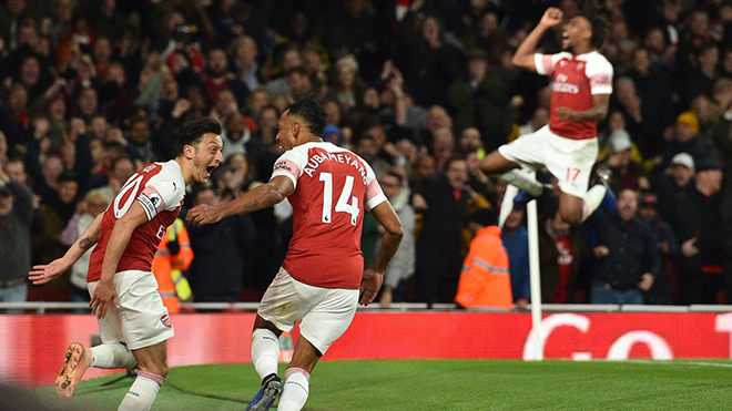 Video clip bàn thắng Arsenal 3-1 Leicester: Oezil tỏa sáng, Pháo thủ thắng trận thứ 10 liên tiếp