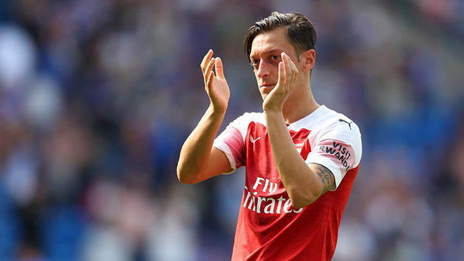 Mesut Oezil phản pháo Wenger, nhấn mạnh Arsenal phải giành danh hiệu