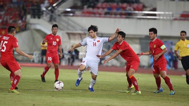 VIDEO: Công Phượng ghi bàn mở tỷ số, Việt Nam có bàn đầu tiên tại AFF Cup