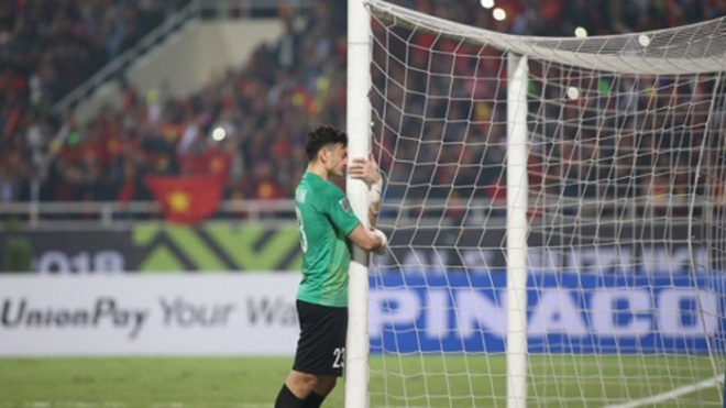 Xúc động khoảnh khắc Văn Lâm ôm khung thành khóc khi Việt Nam vô địch AFF Cup 2018