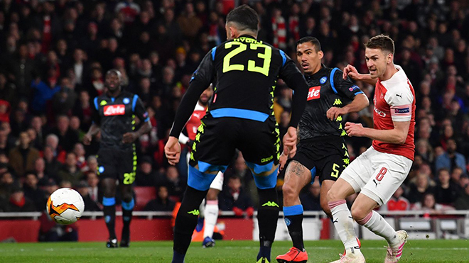 Arsenal 2-0 Napoli: Ramsey lại ghi bàn, Arsenal rộng cửa vào bán kết Europa League
