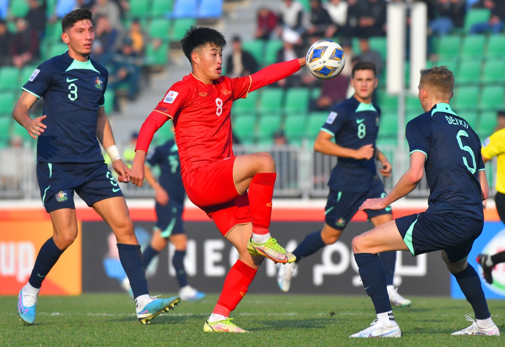 U20 Việt Nam: Cú đánh gót ngẫu hứng và chiến binh thép khiến U20 Australia phải đau đầu - Ảnh 2.