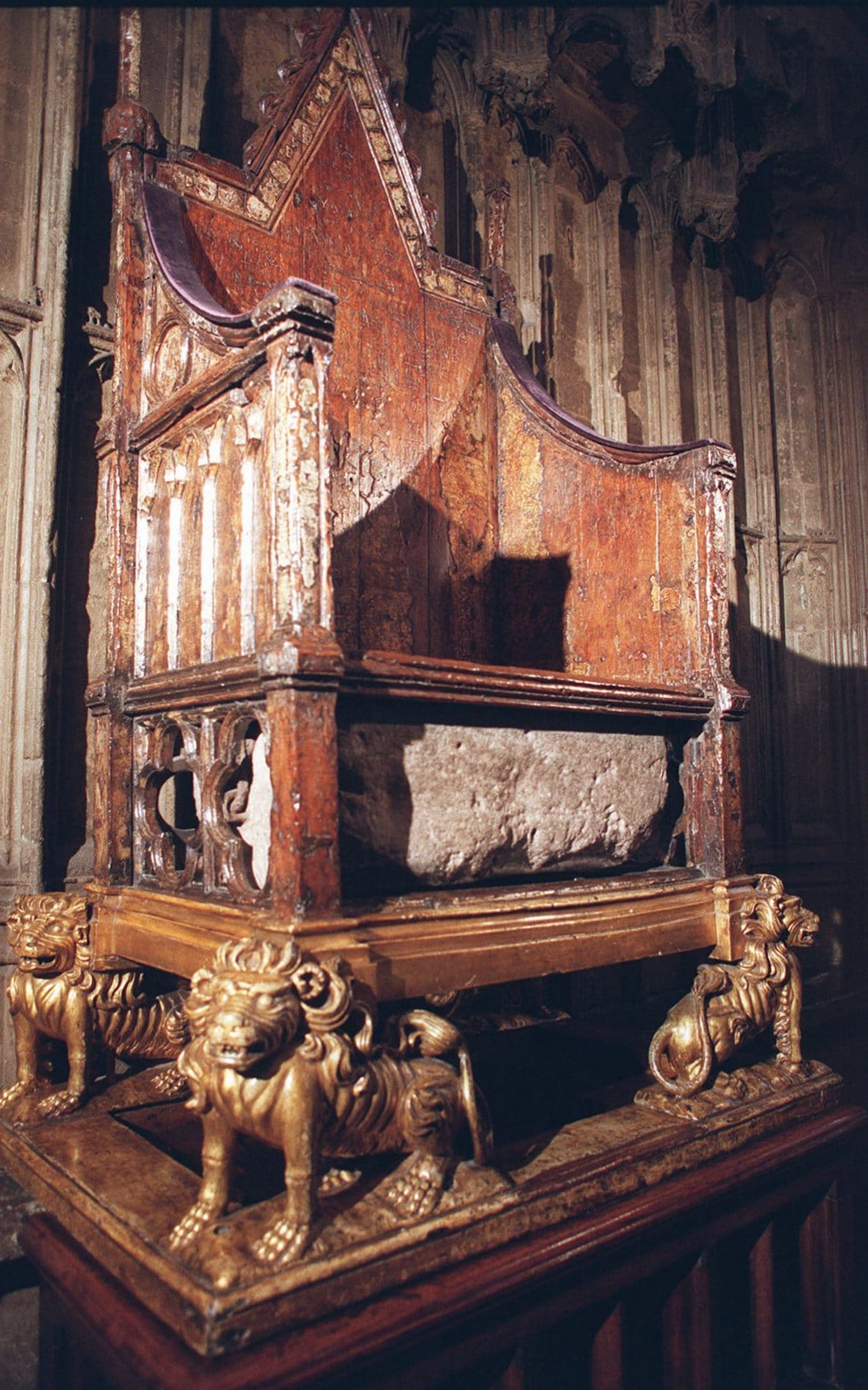Điểm đặc biệt ở ngai vàng 700 tuổi đang được tu sửa để sử dụng cho lễ đăng quang của Vua Charles III - Ảnh 3.