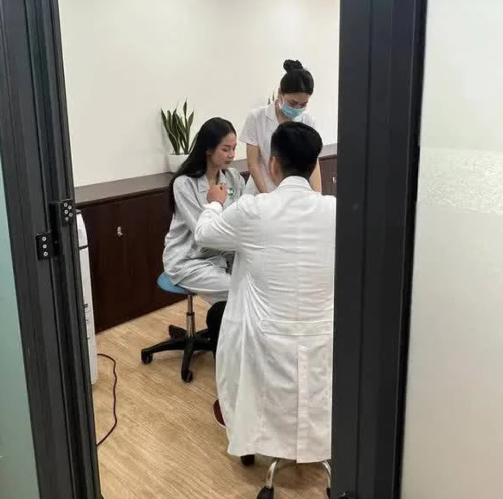 Zoom cận nhan sắc của Hoa hậu Thanh Thuỷ sau khi thừa nhận nâng mũi và sửa vòng 1