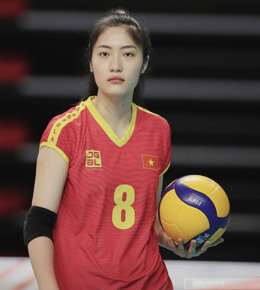 Sinh ra trên mảnh đất của các vua Hùng, Trần Việt Hương (13/10/1998) đang là phụ công chủ lực ở cả CLB Bộ Tư Lệnh Thông Tin lẫn ĐTQG Việt Nam. Trần Việt Hương từng cùng CLB Bộ Tư Lệnh Thông Tin giành 3 chức vô địch quốc gia liên tiếp vào các năm 2019, 2020 và 2021. Tay đập đến từ Phú Thọ này còn nhiều lần được gọi lên đội tuyển quốc gia. Trong kỳ SEA Games 31, cô cùng các đồng đội đã đem về huy chương bạc danh giá. Sinh ra trên mảnh đất của các vua Hùng, Trần Việt Hương (13/10/1998) đang là phụ công chủ lực ở cả CLB Bộ Tư Lệnh Thông Tin lẫn ĐTQG Việt Nam. Trần Việt Hương từng cùng CLB Bộ Tư Lệnh Thông Tin giành 3 chức vô địch quốc gia liên tiếp vào các năm 2019, 2020 và 2021. Tay đập đến từ Phú Thọ này còn nhiều lần được gọi lên đội tuyển quốc gia. Trong kỳ SEA Games 31, cô cùng các đồng đội đã đem về huy chương bạc danh giá.